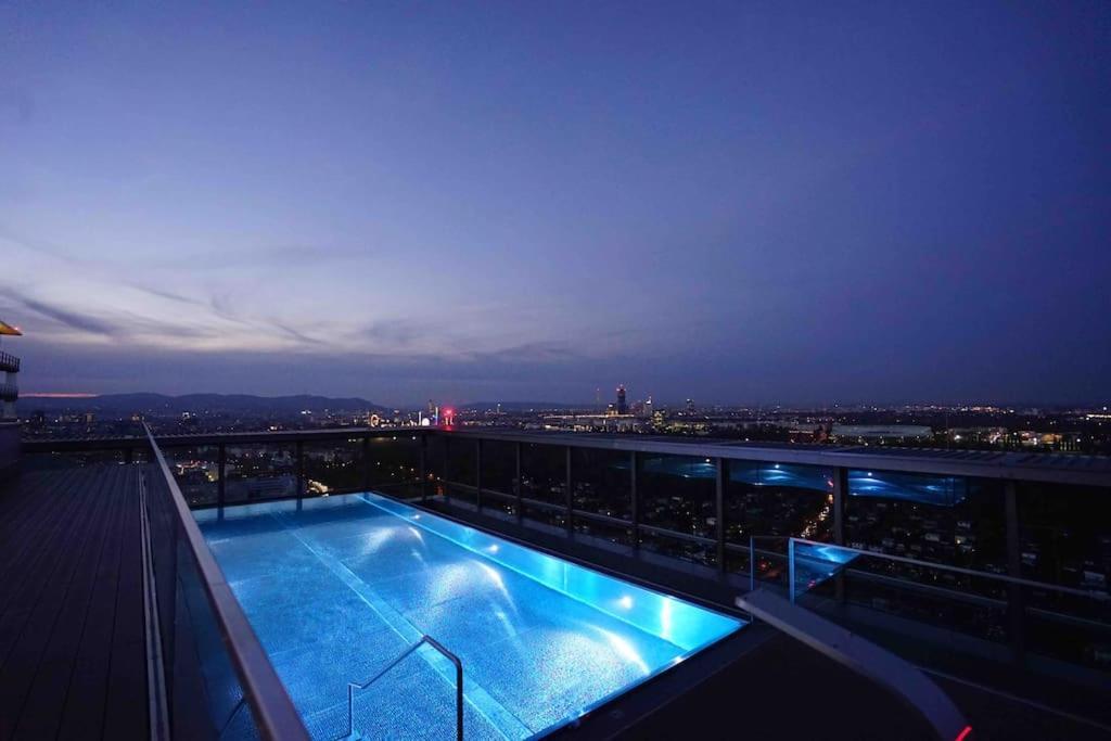The High-Rise Condo With Pool فيينا المظهر الخارجي الصورة
