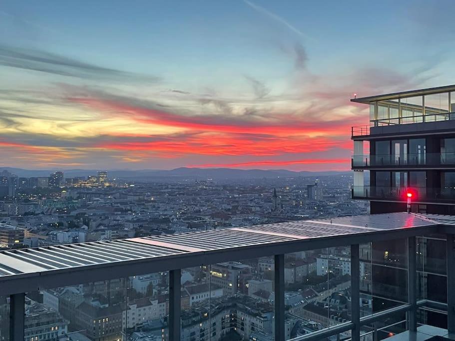 The High-Rise Condo With Pool فيينا المظهر الخارجي الصورة