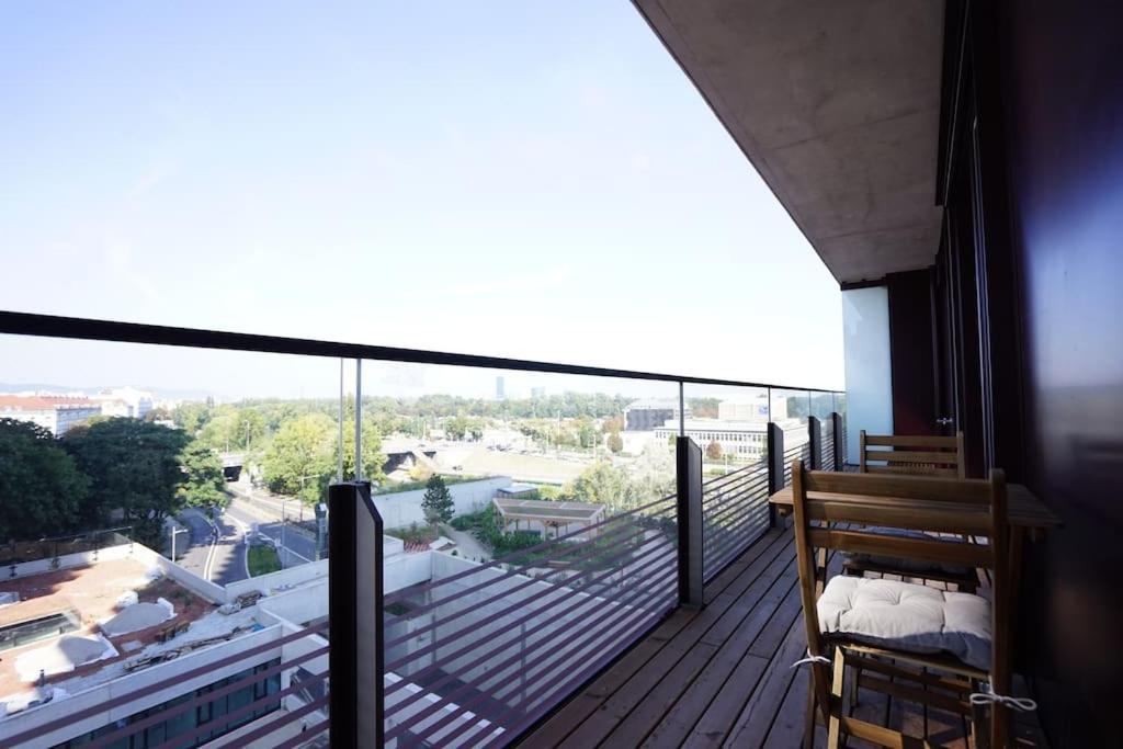 The High-Rise Condo With Pool فيينا المظهر الخارجي الصورة